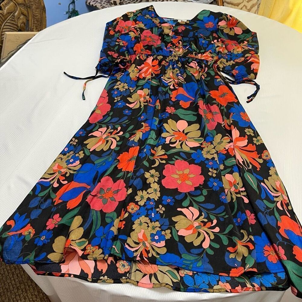 Hayden Los Angeles Retro Floral Tie Sleeve Button Detail Dress Size Large